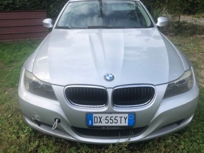 BMW 320 incidentata